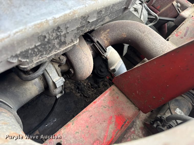 image for item DW6656 1984 Massey Ferguson 850 combine