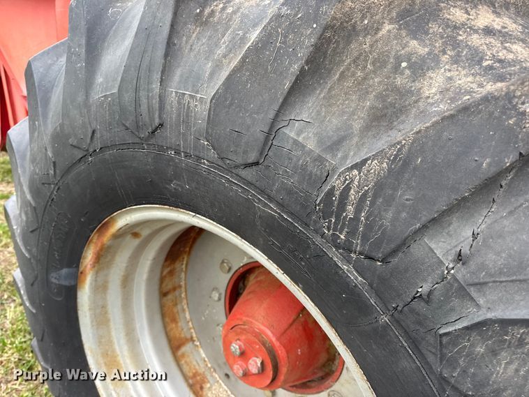 image for item DW6656 1984 Massey Ferguson 850 combine