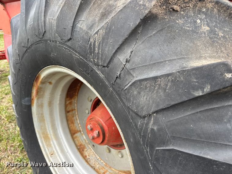 image for item DW6656 1984 Massey Ferguson 850 combine