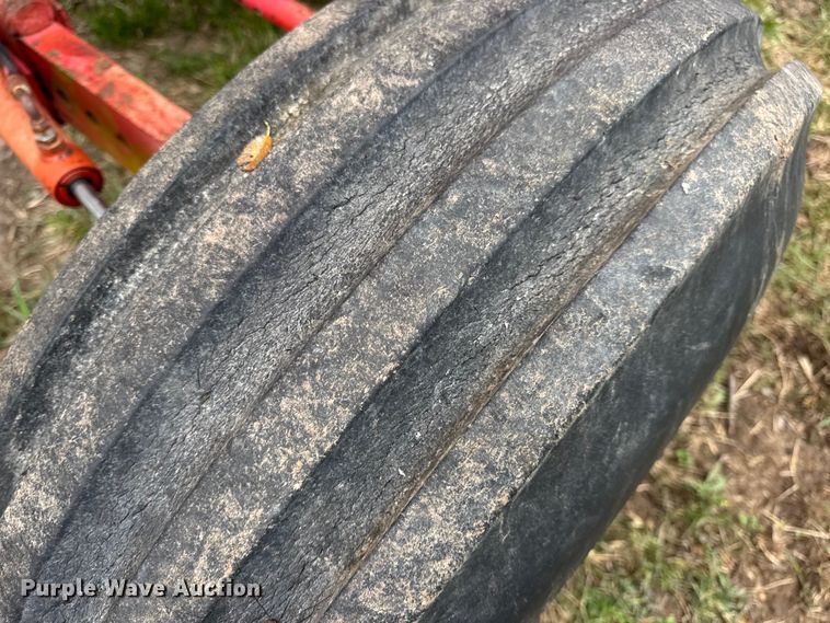 image for item DW6656 1984 Massey Ferguson 850 combine