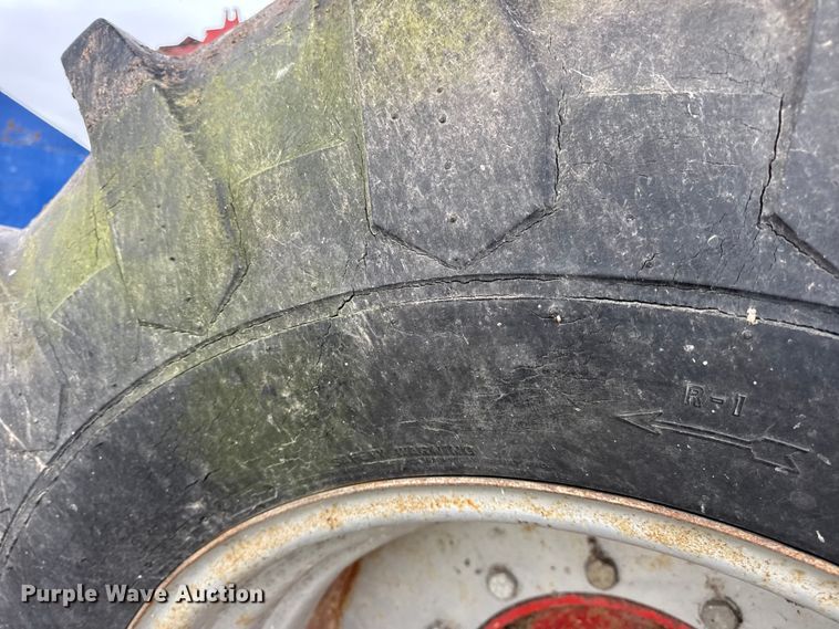 image for item DW6656 1984 Massey Ferguson 850 combine