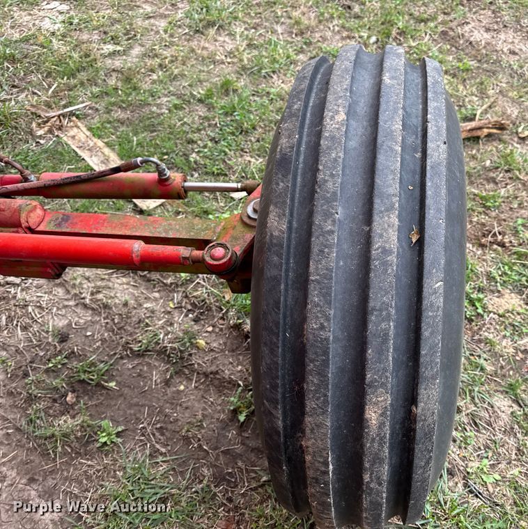 image for item DW6656 1984 Massey Ferguson 850 combine