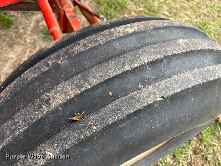 image for item DW6656 1984 Massey Ferguson 850 combine