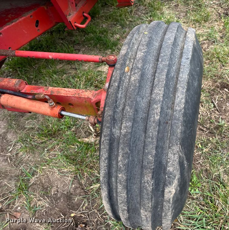 image for item DW6656 1984 Massey Ferguson 850 combine