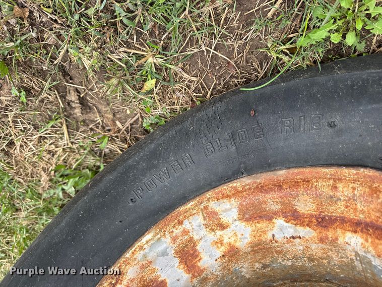 image for item DW6656 1984 Massey Ferguson 850 combine