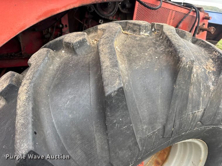 image for item DW6656 1984 Massey Ferguson 850 combine