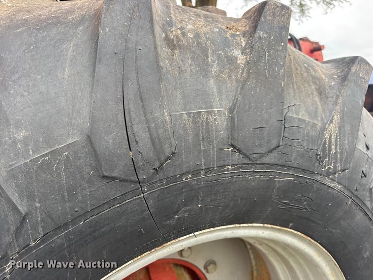 image for item DW6656 1984 Massey Ferguson 850 combine