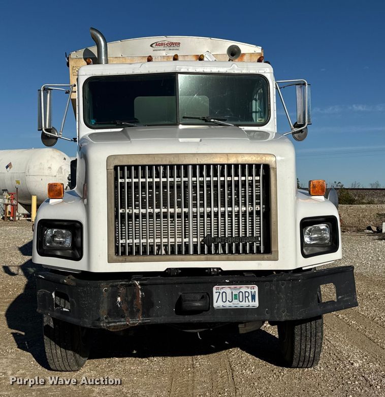 image for item DW6663 1996 International Paystar 5000 fertilizer delivery truck