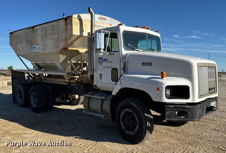 image for item DW6663 1996 International Paystar 5000 fertilizer delivery truck