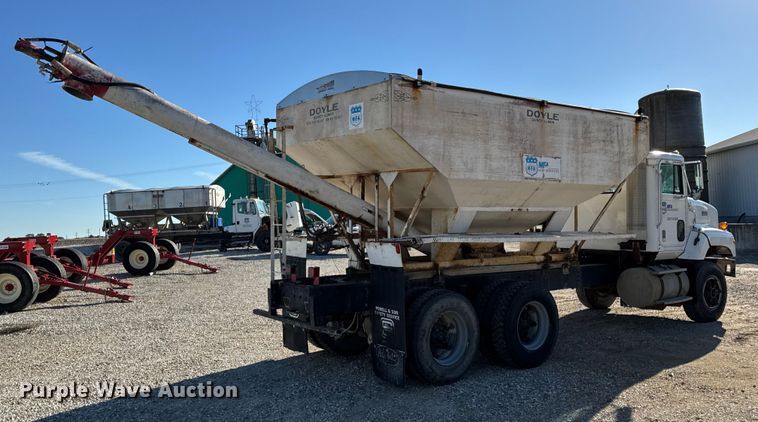 image for item DW6663 1996 International Paystar 5000 fertilizer delivery truck