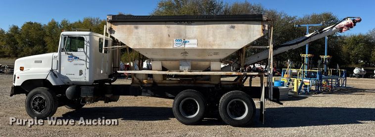 image for item DW6663 1996 International Paystar 5000 fertilizer delivery truck