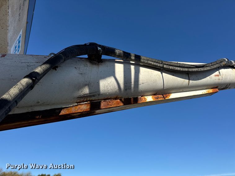 image for item DW6663 1996 International Paystar 5000 fertilizer delivery truck