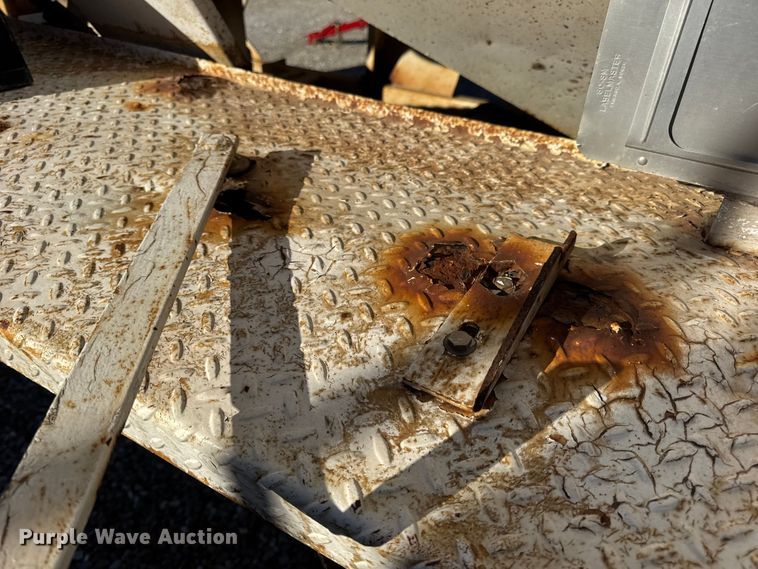 image for item DW6663 1996 International Paystar 5000 fertilizer delivery truck