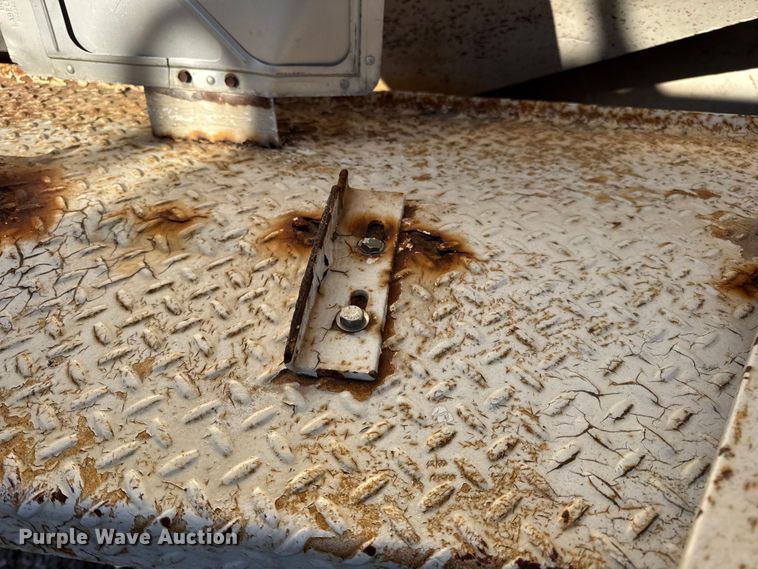 image for item DW6663 1996 International Paystar 5000 fertilizer delivery truck