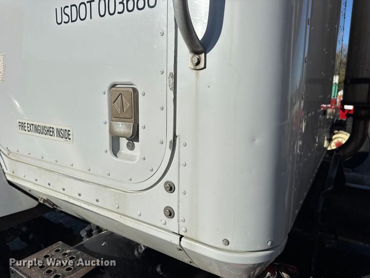 image for item DW6663 1996 International Paystar 5000 fertilizer delivery truck