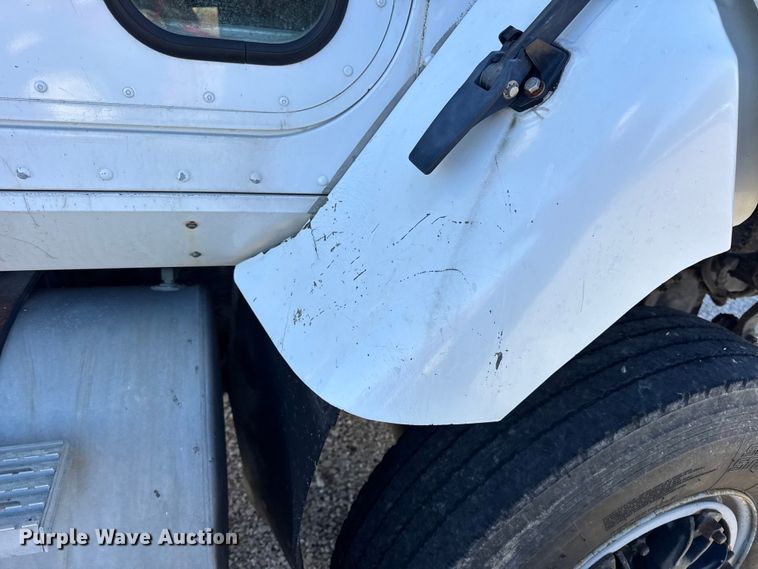 image for item DW6663 1996 International Paystar 5000 fertilizer delivery truck