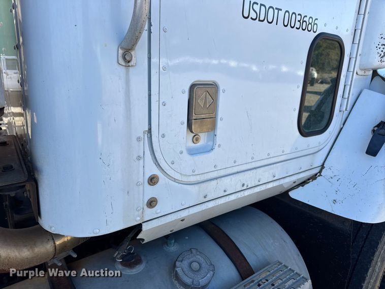 image for item DW6663 1996 International Paystar 5000 fertilizer delivery truck