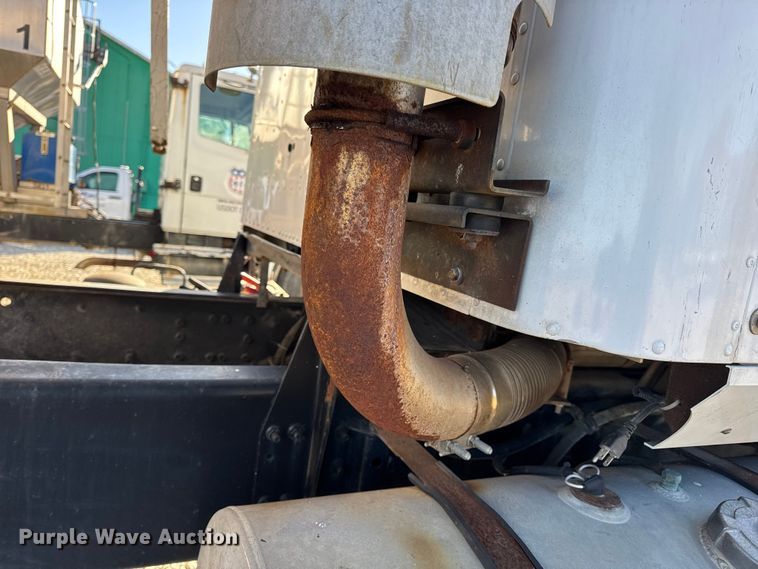 image for item DW6663 1996 International Paystar 5000 fertilizer delivery truck