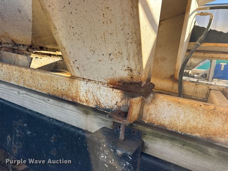 image for item DW6663 1996 International Paystar 5000 fertilizer delivery truck