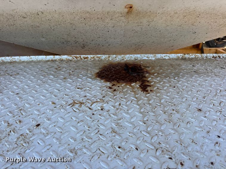 image for item DW6663 1996 International Paystar 5000 fertilizer delivery truck