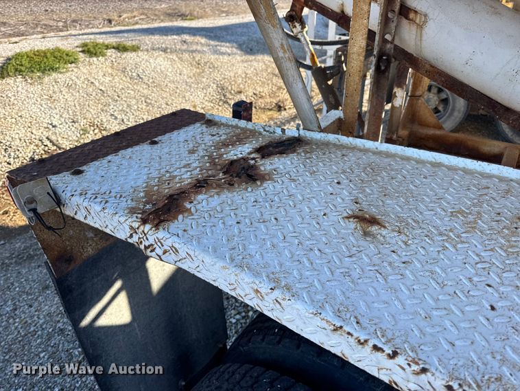 image for item DW6663 1996 International Paystar 5000 fertilizer delivery truck