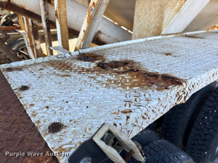 image for item DW6663 1996 International Paystar 5000 fertilizer delivery truck