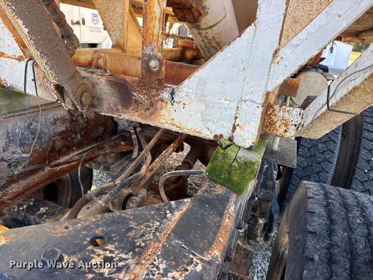 image for item DW6663 1996 International Paystar 5000 fertilizer delivery truck