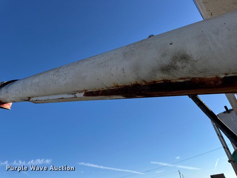 image for item DW6663 1996 International Paystar 5000 fertilizer delivery truck