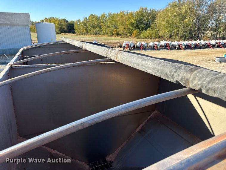 image for item DW6663 1996 International Paystar 5000 fertilizer delivery truck