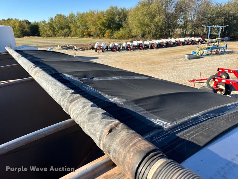 image for item DW6663 1996 International Paystar 5000 fertilizer delivery truck