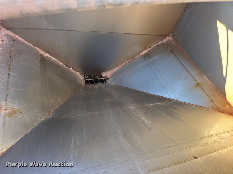 image for item DW6663 1996 International Paystar 5000 fertilizer delivery truck