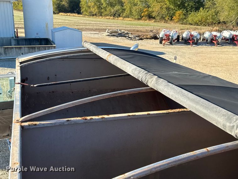 image for item DW6663 1996 International Paystar 5000 fertilizer delivery truck