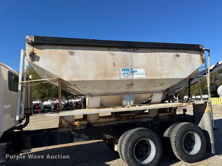 image for item DW6663 1996 International Paystar 5000 fertilizer delivery truck