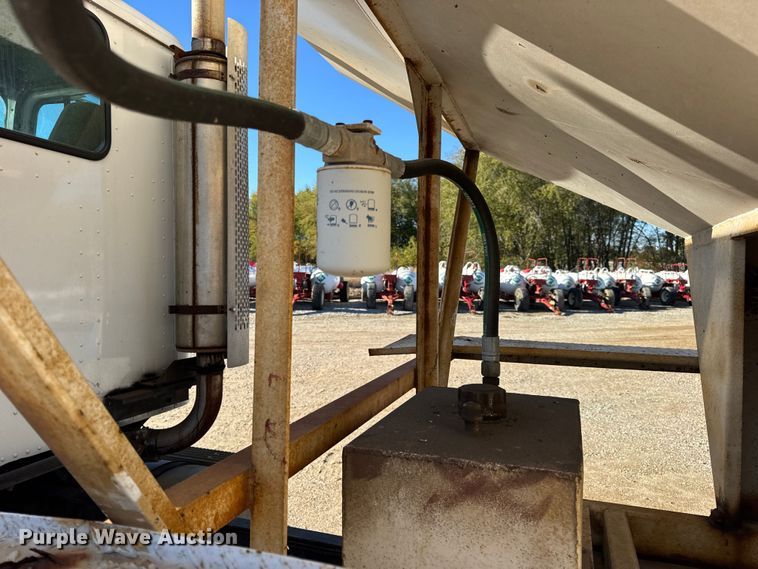 image for item DW6663 1996 International Paystar 5000 fertilizer delivery truck