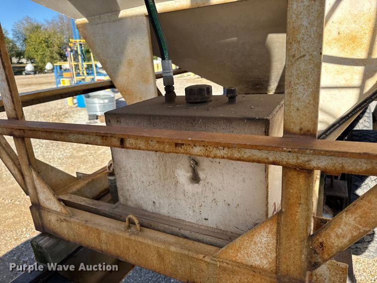 image for item DW6663 1996 International Paystar 5000 fertilizer delivery truck