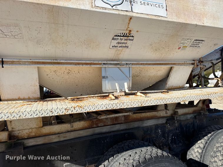 image for item DW6663 1996 International Paystar 5000 fertilizer delivery truck