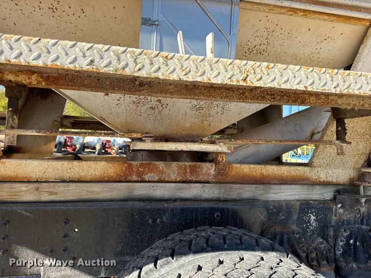 image for item DW6663 1996 International Paystar 5000 fertilizer delivery truck