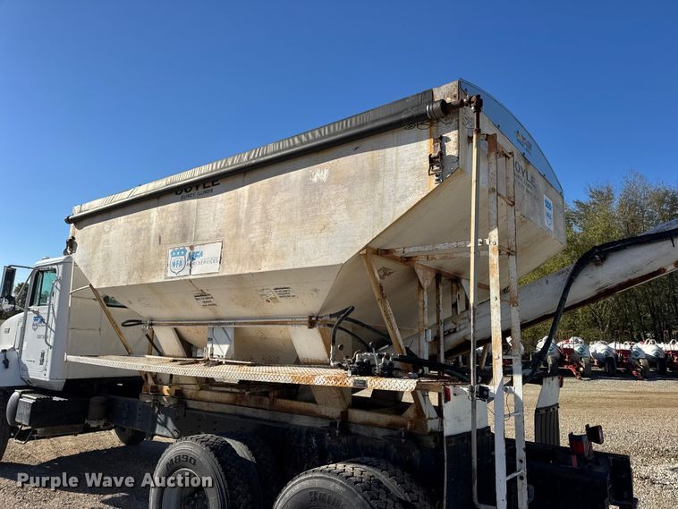 image for item DW6663 1996 International Paystar 5000 fertilizer delivery truck