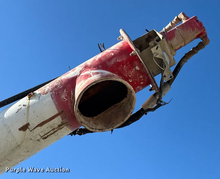 image for item DW6663 1996 International Paystar 5000 fertilizer delivery truck