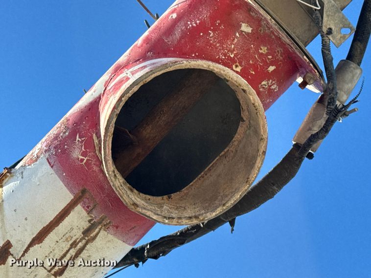 image for item DW6663 1996 International Paystar 5000 fertilizer delivery truck