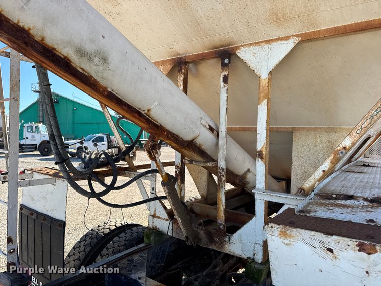 image for item DW6663 1996 International Paystar 5000 fertilizer delivery truck