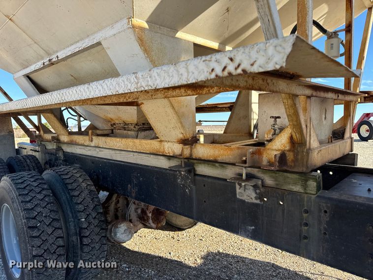image for item DW6663 1996 International Paystar 5000 fertilizer delivery truck