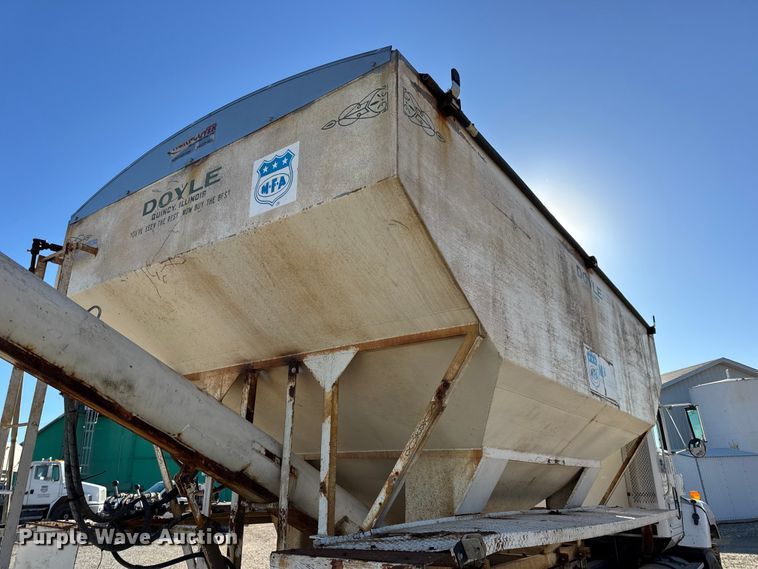 image for item DW6663 1996 International Paystar 5000 fertilizer delivery truck