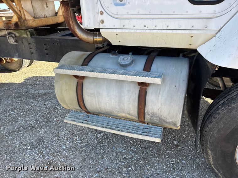 image for item DW6663 1996 International Paystar 5000 fertilizer delivery truck