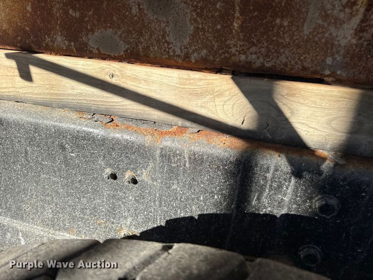 image for item DW6663 1996 International Paystar 5000 fertilizer delivery truck