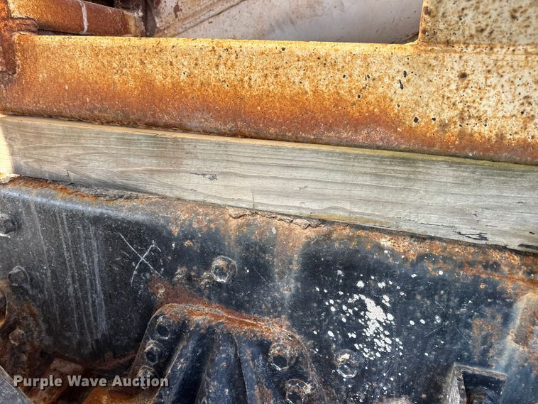 image for item DW6663 1996 International Paystar 5000 fertilizer delivery truck