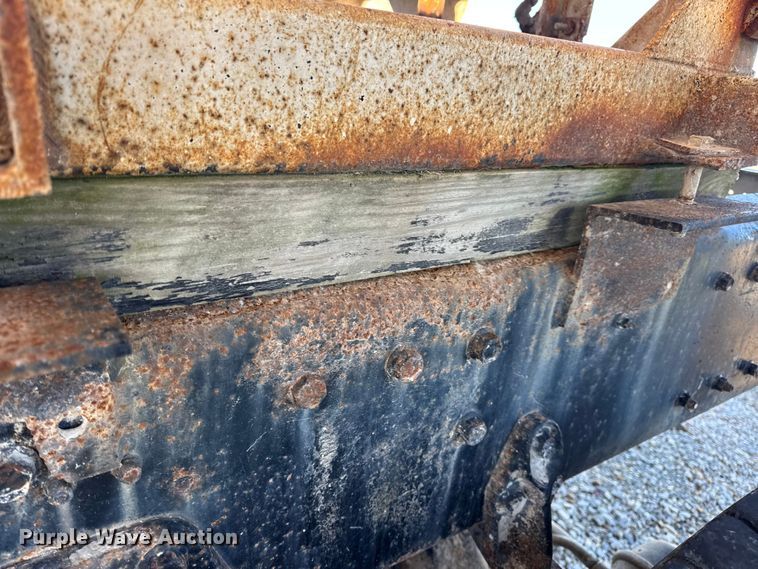 image for item DW6663 1996 International Paystar 5000 fertilizer delivery truck