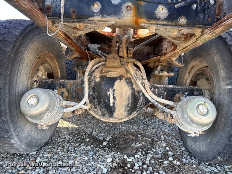 image for item DW6663 1996 International Paystar 5000 fertilizer delivery truck