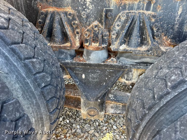 image for item DW6663 1996 International Paystar 5000 fertilizer delivery truck