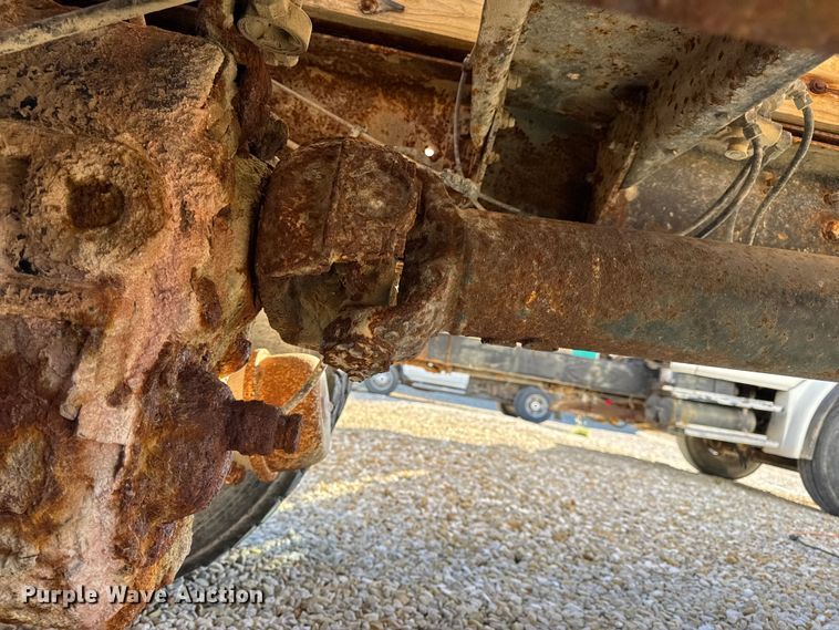 image for item DW6663 1996 International Paystar 5000 fertilizer delivery truck